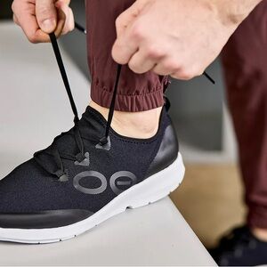 NWT Oofos Men’s OOmg Sport LS lace up Sneaker - black, size 10, fits like 9.5